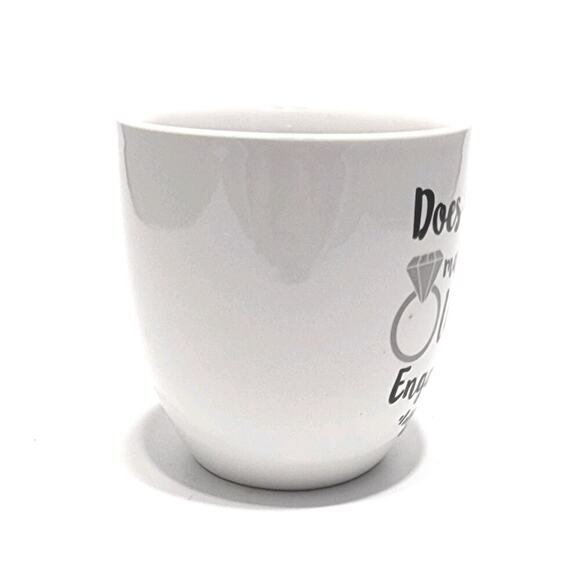 TMD Retail Does This Make Me Look Engaged? White Coffee Cup Mug Novelty Gift New - Picture 5 of 7